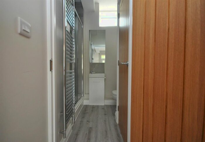 1 Bedroom Flat To Rent In Church Road, Trull, Taunton, TA3