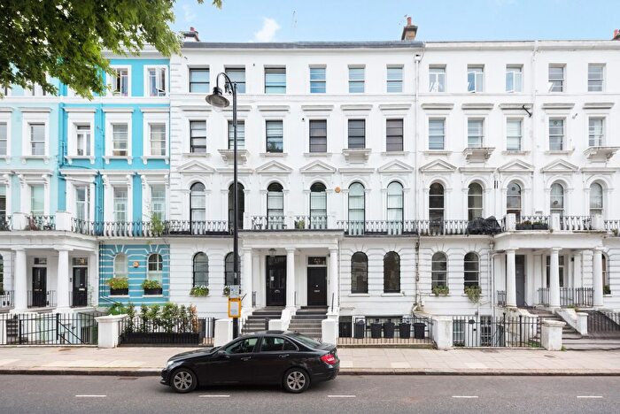 2 Bedroom Flat To Rent In Elgin Crescent, London, W11