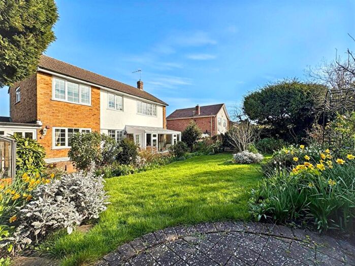 4 Bedroom Detached House For Sale In Woodcroft Drive, Eastbourne, BN21