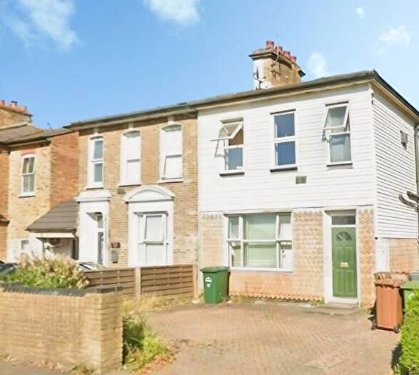 4 Bedroom Semi-Detached House To Rent In Stanwell Road, Ashford, Sunbury, TW15