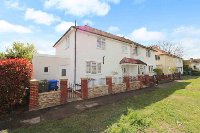 4 Bedroom Semi-Detached House To Rent In Holt Close, Farnborough, GU14