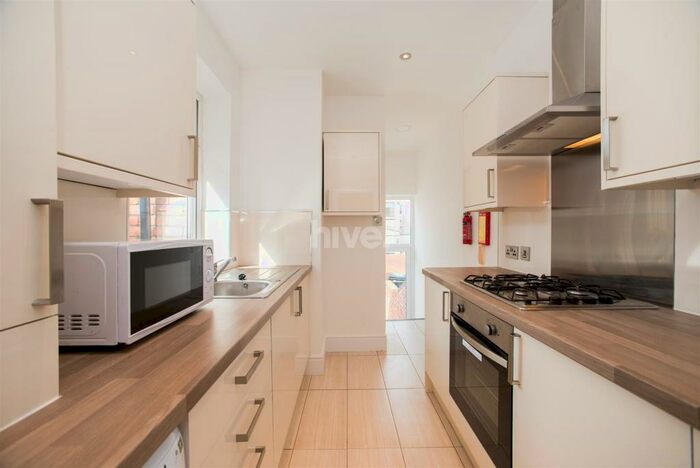 5 Bedroom Maisonette To Rent In Brandon Grove, Sandyford, Newcastle Upon Tyne, NE2