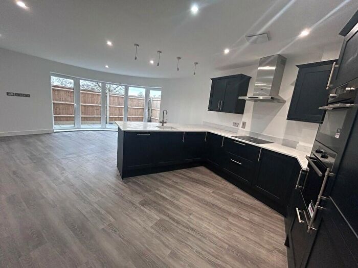 2 Bedroom Flat To Rent In Station Road, Hayling Island, Hampshire, PO11