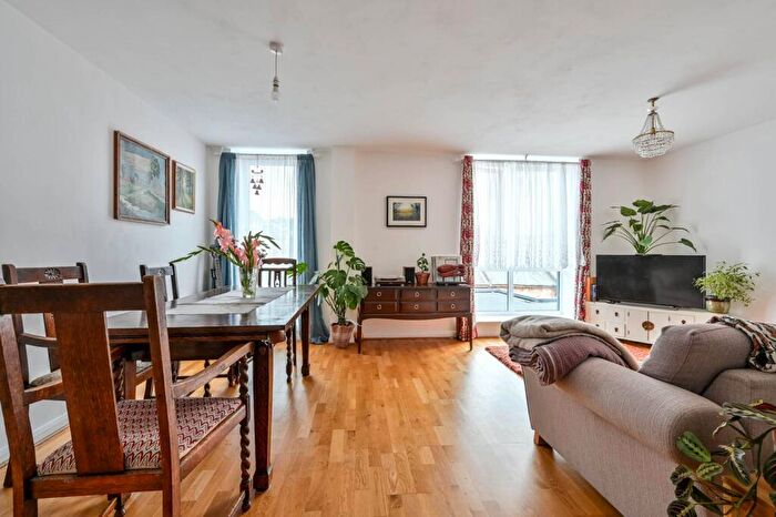1 Bedroom Flat For Sale In Martyr Road, Guildford, GU1