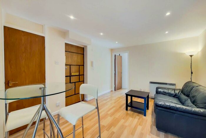 1 Bedroom Flat To Rent In Ironmongers Place, Isle Of Dogs, London, E14