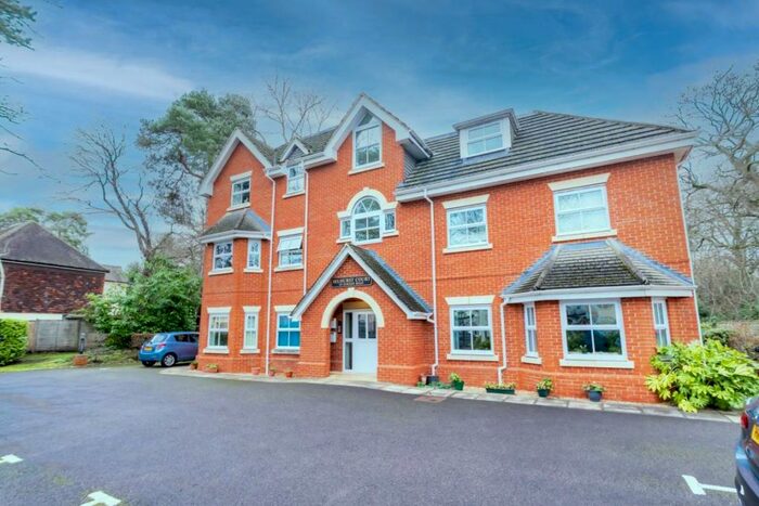 2 Bedroom Flat To Rent In Gordon Road, Camberley, Surrey, GU15