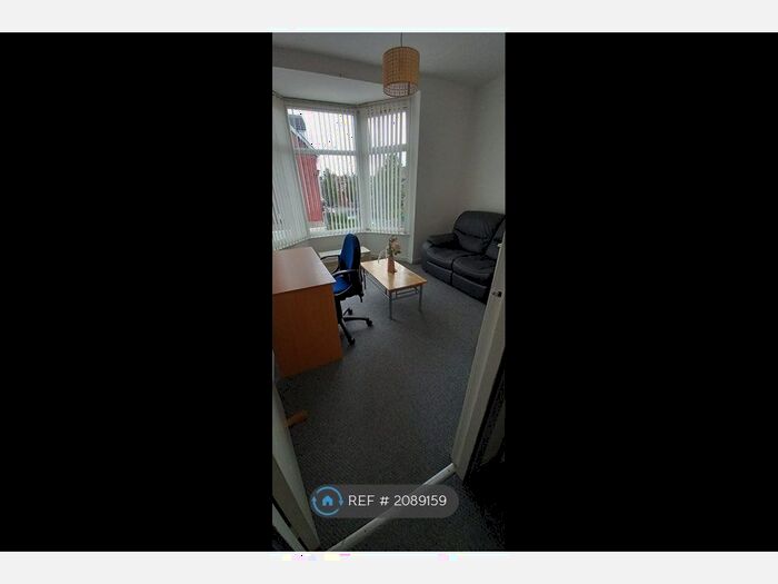 2 Bedroom Flat To Rent In Curzon Avenue, Manchester, M14