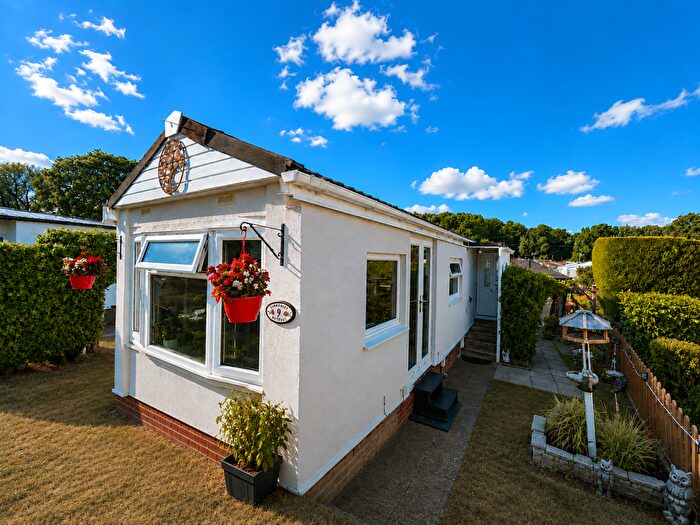 1 Bedroom Park Home For Sale In Rosewood Crescent, Cat & Fiddle Park, Clyst St Mary, Exeter, EX5
