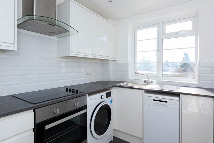 2 Bedroom Flat To Rent In Lancaster Court, Nork, SM7