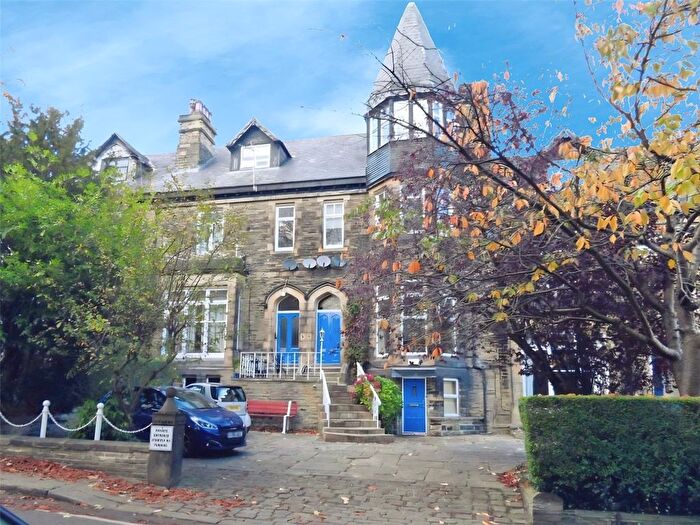 2 Bedroom Flat To Rent In West Park Street, Dewsbury, West Yorkshire, WF13