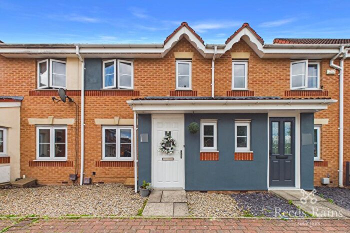 3 Bedroom End Of Terrace House To Rent In Manor Park Road, Cleckheaton, West Yorkshire, BD19