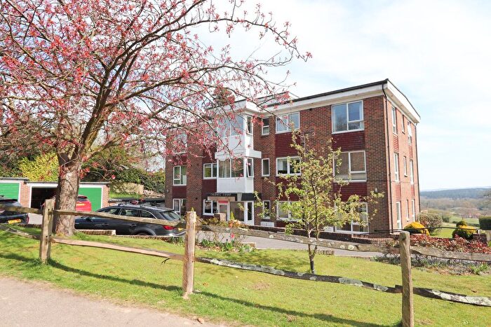 2 Bedroom Flat For Sale In Caldbec Hill, Battle, TN33