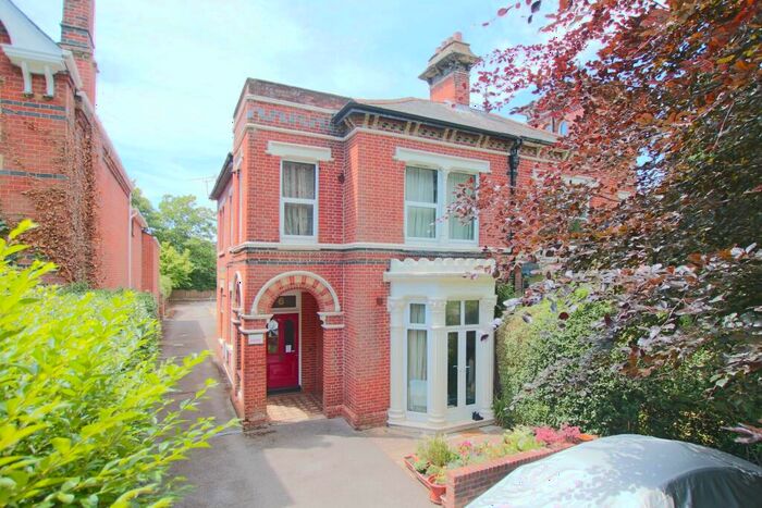 2 Bedroom Flat For Sale In Cavendish Grove, Southampton, SO17