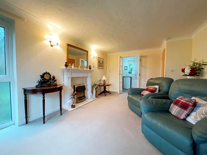 2 Bedroom Flat For Sale In Chase Close, Birkdale, Southport, PR8