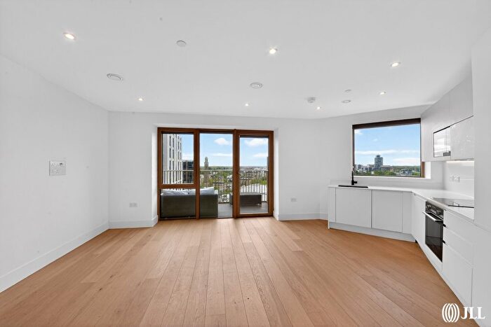 2 Bedroom Flat To Rent In Capital Interchange Way, Brentford, TW8