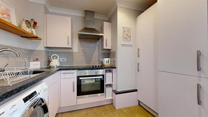 1 Bedroom Flat To Rent In Kirtleton Avenue, Weymouth, DT4