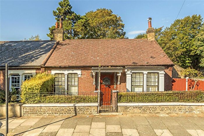 2 Bedroom Bungalow For Sale In Nadine Street, Charlton, SE7
