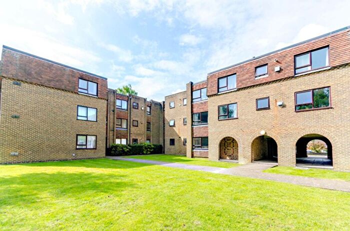 1 Bedroom Flat For Sale In Mulberry Court, Merrow, Guildford, GU4
