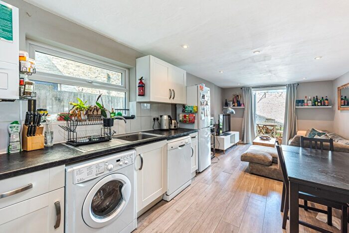 3 Bedroom Flat To Rent In St. Alphonsus Road, SW4