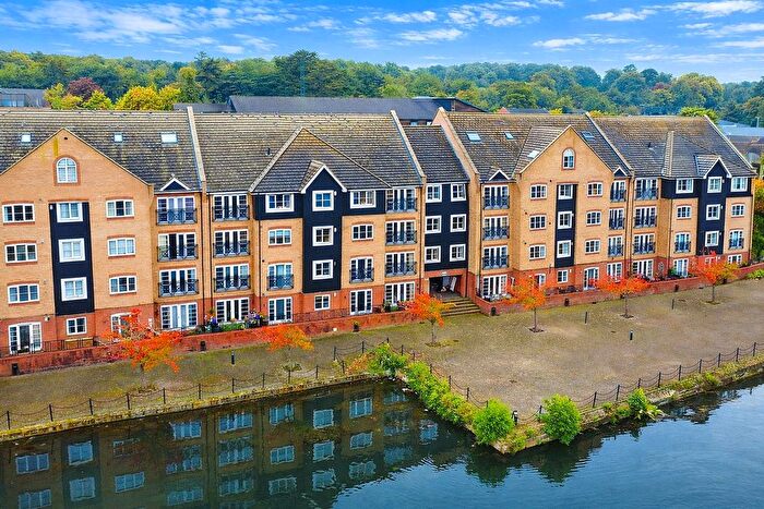 2 Bedroom Flat For Sale In Stationers Place, Apsley Lock, Hemel Hempstead, HP3