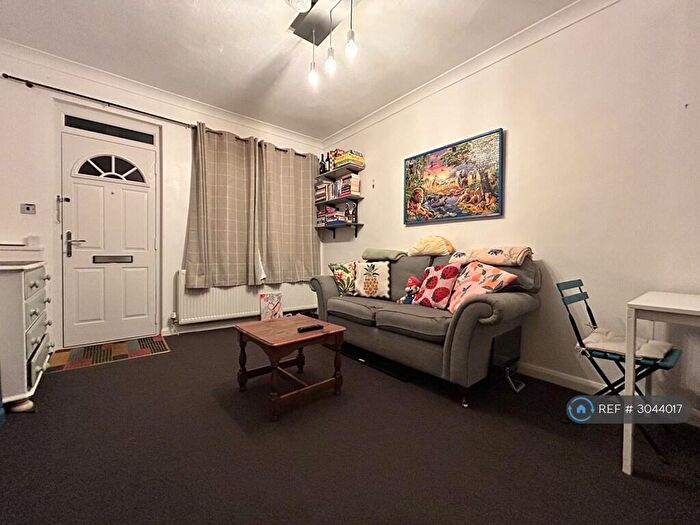 2 Bedroom Terraced House To Rent In Duke St, Windsor, SL4