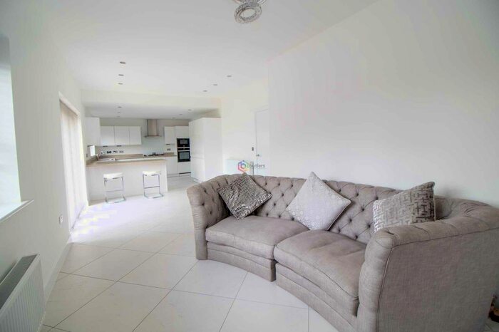 5 Bedroom Detached House To Rent In Winders Way, Treeton, Rotherham S60