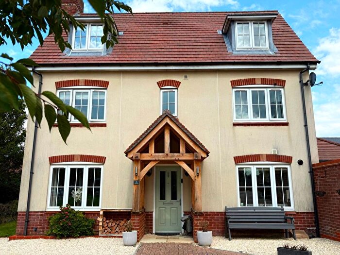 4 Bedroom Semi-Detached House For Sale In Hawksley Crescent, Hailsham, East Sussex, BN27