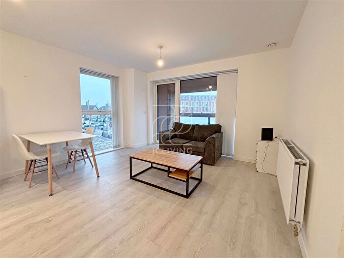 1 Bedroom Flat To Rent In East Acton Lane, Acton, W3