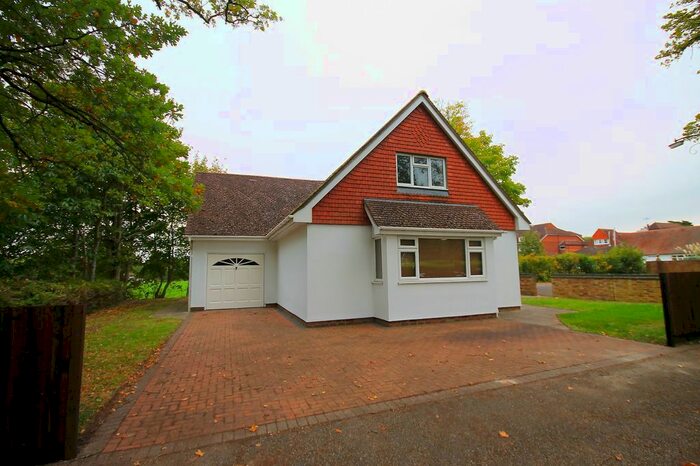 4 Bedroom Detached House To Rent In Fleet Road, Aldershot, GU11