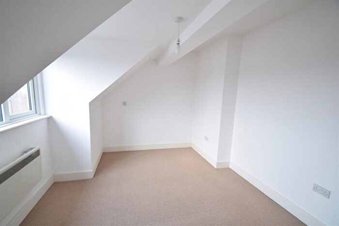 1 Bedroom Flat To Rent In Howardsgate, Welwyn Garden City, Hertfordshire, AL8