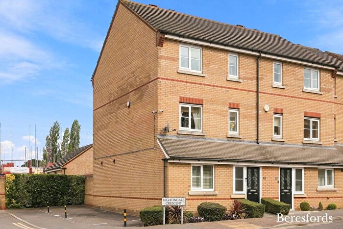4 Bedroom End Terrace House For Sale In Nightingale Crescent, Harold Wood, RM3