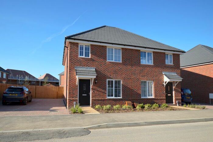 3 Bedroom Semi-Detached House To Rent In Bittern Way, Chichester, West Sussex, PO20