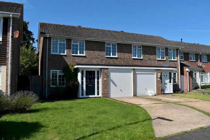 3 Bedroom Semi-Detached House To Rent In Samber Close, Lymington, SO41