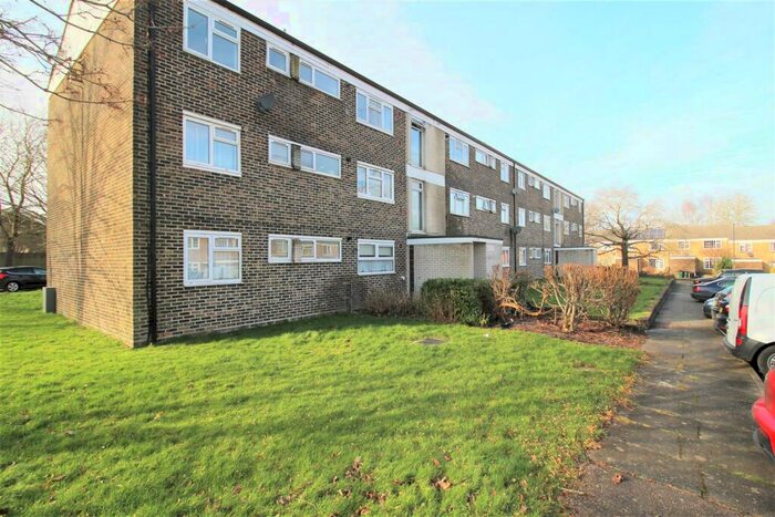 2 Bedroom Apartment To Rent In Chiddingly Close, Furnace Green, RH10