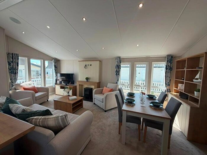 3 Bedroom Lodge For Sale In Willerby Cranbrook, Solent Breezes Holiday Park, Warsash, Southampton, Hampshire, SO31