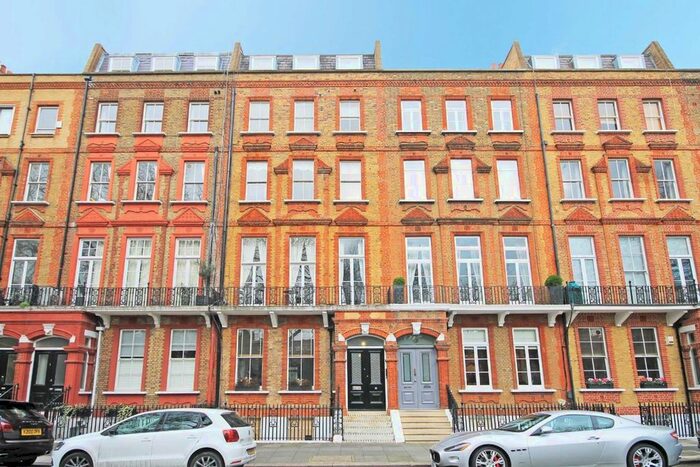 Studio To Rent In Nevern Square, London, SW5