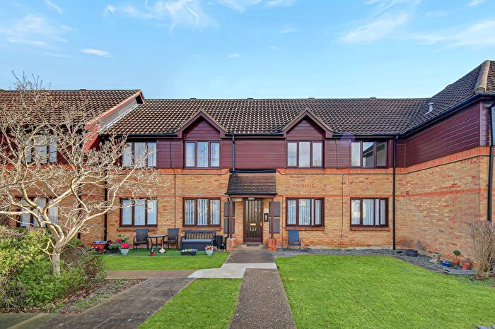 1 Bedroom Flat For Sale In Oakwood Grove, Wickford Avenue, Basildon, Essex, SS13