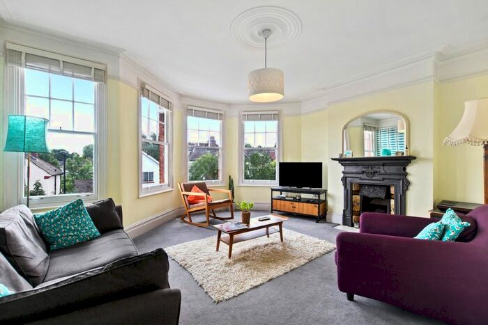 3 Bedroom Flat To Rent In Nightingale Lane, London, N8