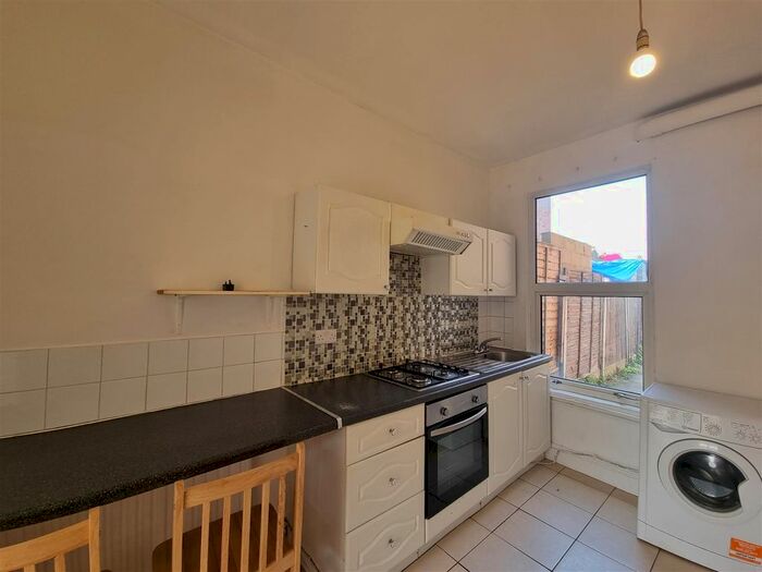 Studio To Rent In Warwick Gardens, Harringay Ladder, London, N4