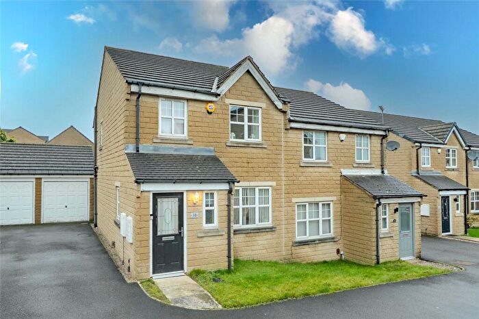 3 Bedroom Semi-Detached House For Sale In Woolcombers Way, Bradford, West Yorkshire, BD4