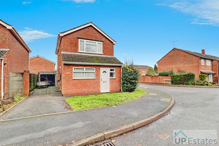 3 Bedroom Detached House For Sale In Leaward Close, Stockingford, Nuneaton, CV10