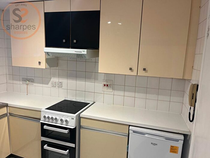 Studio To Rent In Homefield Park, Sutton, Surrey, SM1