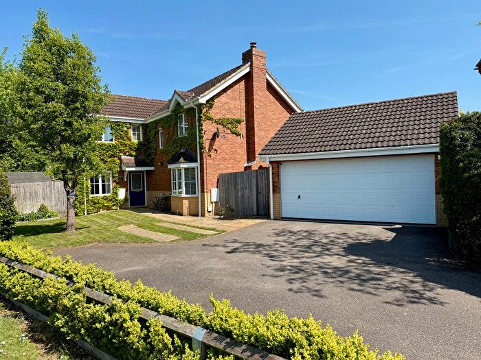 4 Bedroom Detached House For Sale In Varrier Jones Drive, Papworth Everard, Cambridge, CB23