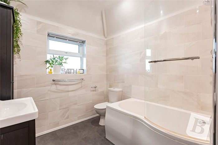 3 Bedroom Detached Bungalow For Sale In Allenby Drive, Hornchurch, RM11
