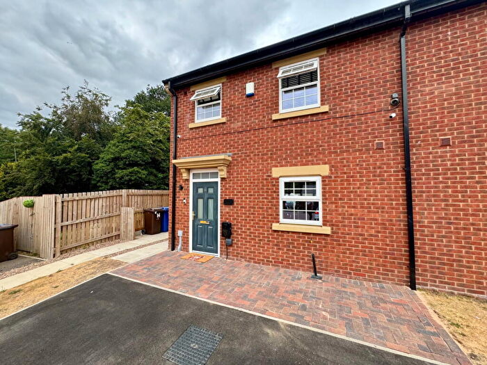 3 Bedroom Semi-Detached House For Sale In Trinity Close, Worsbrough, Barnsley, S70
