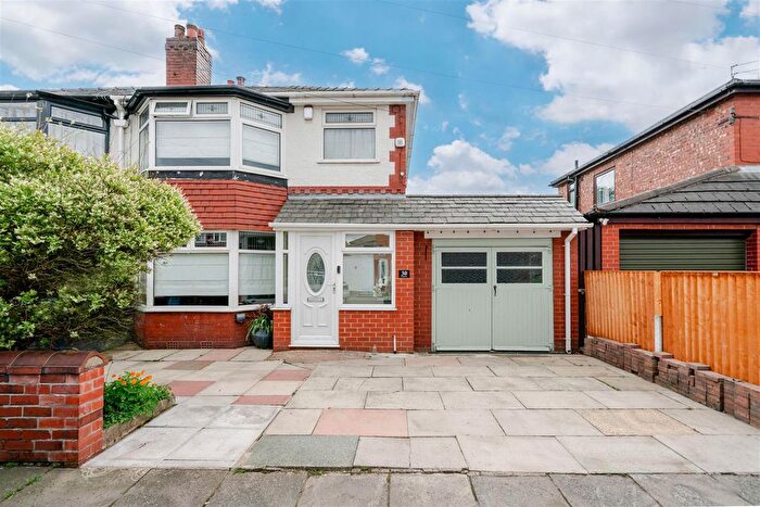 3 Bedroom Semi-Detached House For Sale In Kingsway, Swinton, Salford, M27