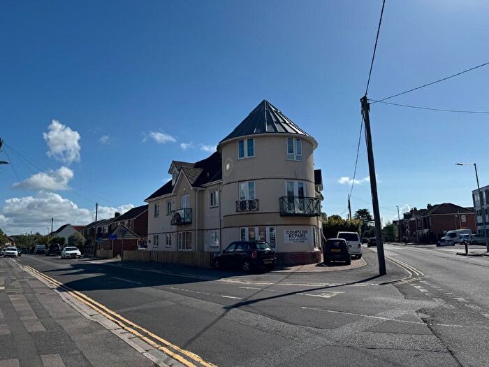 2 Bedroom Penthouse For Sale In Ringwood Road, BH23