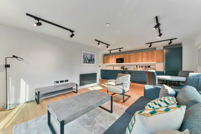 2 Bedroom Flat To Rent In Tower Bridge Road, Tower Bridge, London, SE1