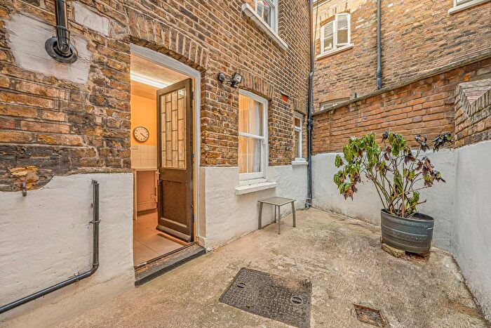 1 Bedroom Flat For Sale In King's Cross Road, London, WC1X