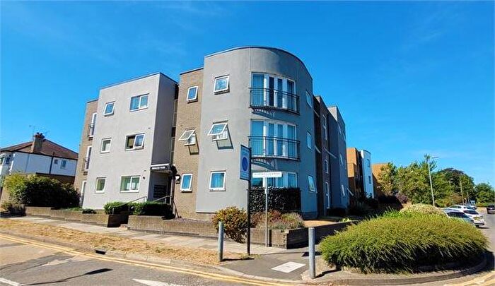 2 Bedroom Apartment For Sale In Prince Avenue, Westcliff On Sea, Westcliff On Sea, SS0